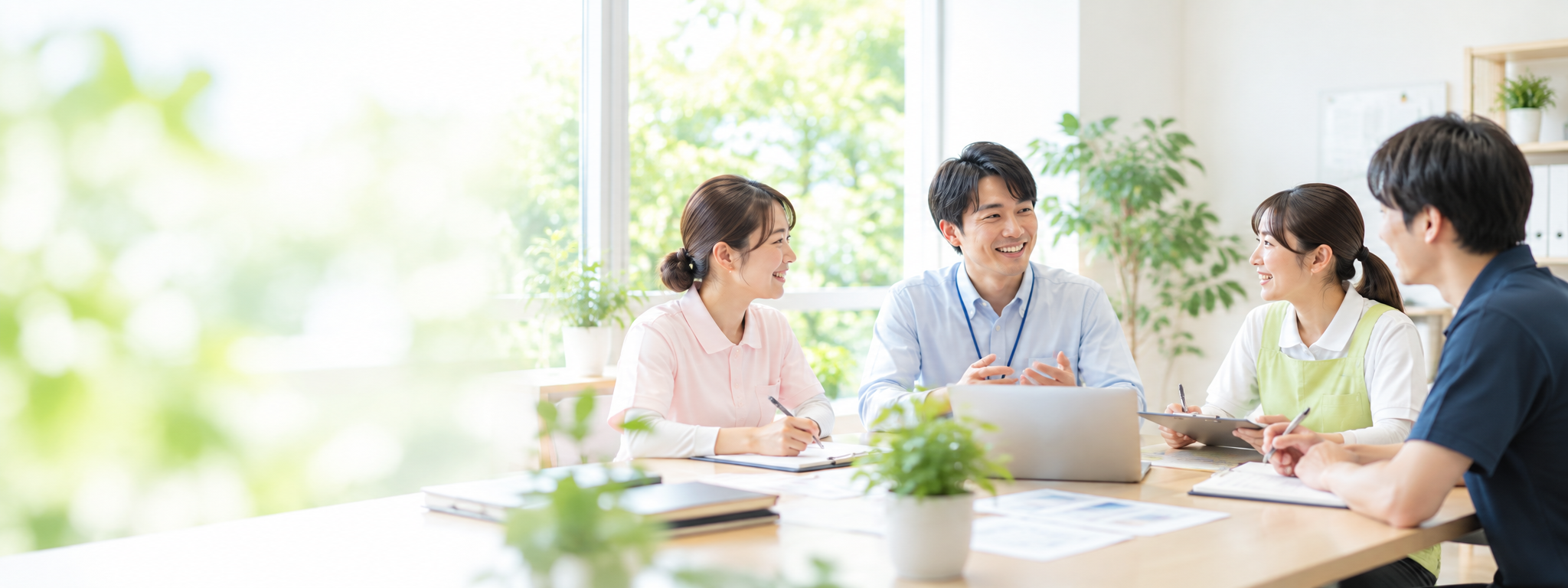 打ち合わせをしている様子のイメージ